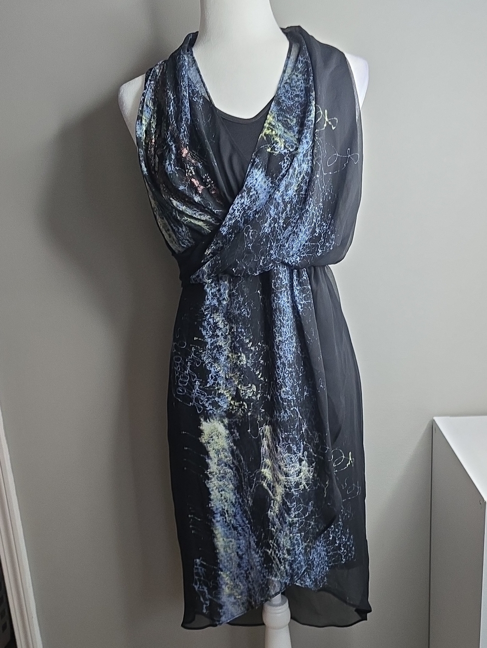 Simply Vera Vera Wang Black Midi Dress with Blue and Cream Abstract Accents